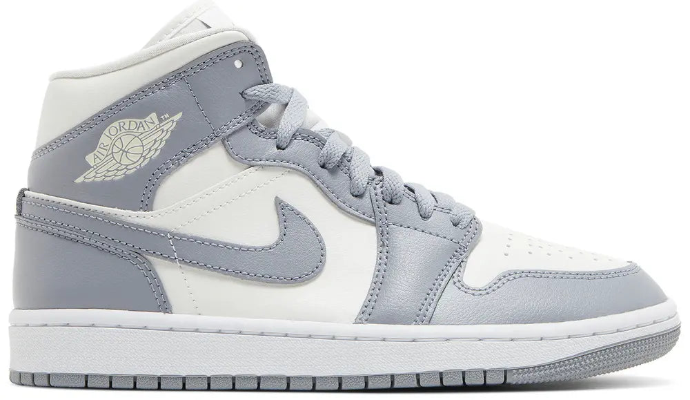 2022 Wmns Air Jordan 1 Mid 'Stealth'