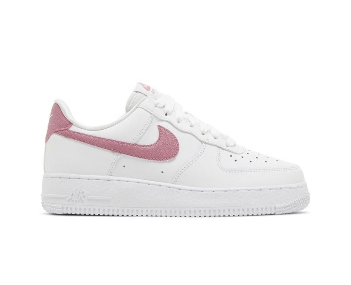 2022 Nike Wmns Air Force 1 '07
Essential “Desert Berry”